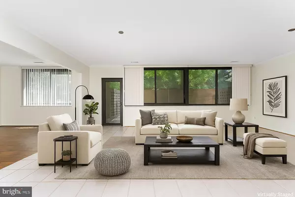 3713 S GEORGE MASON DR #T5, Falls Church, VA 22041