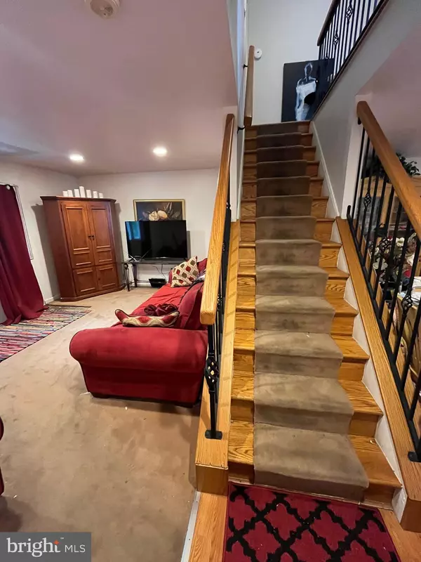 Stratford, NJ 08084,129 LAUREBA AVE