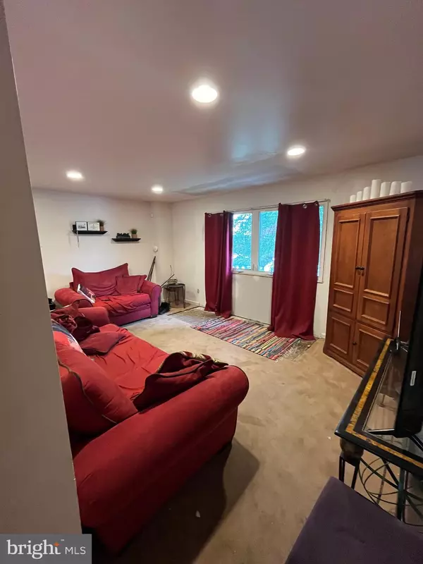 Stratford, NJ 08084,129 LAUREBA AVE