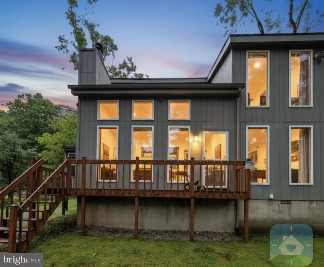 Bushkill, PA 18324,183 RADCLIFF RD