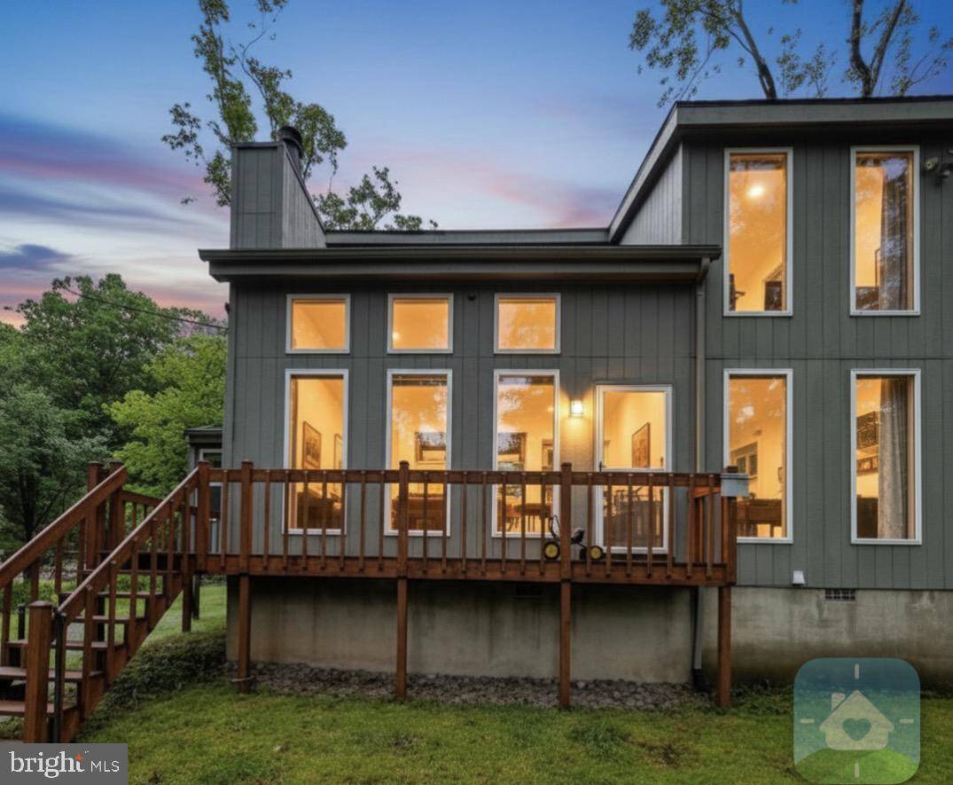 Bushkill, PA 18324,183 RADCLIFF RD