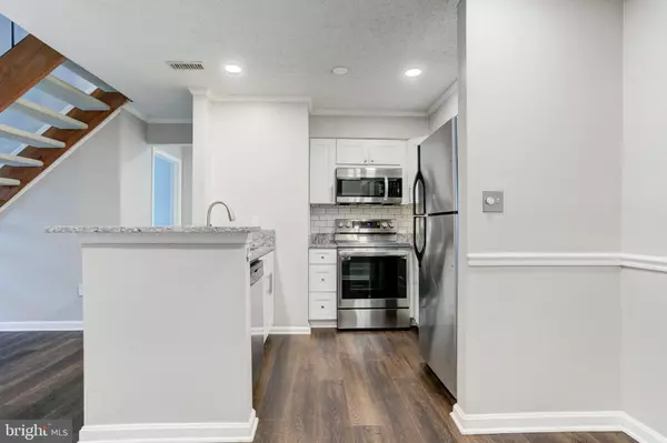 Alexandria, VA 22310,6904 MARY CAROLINE CIR #L