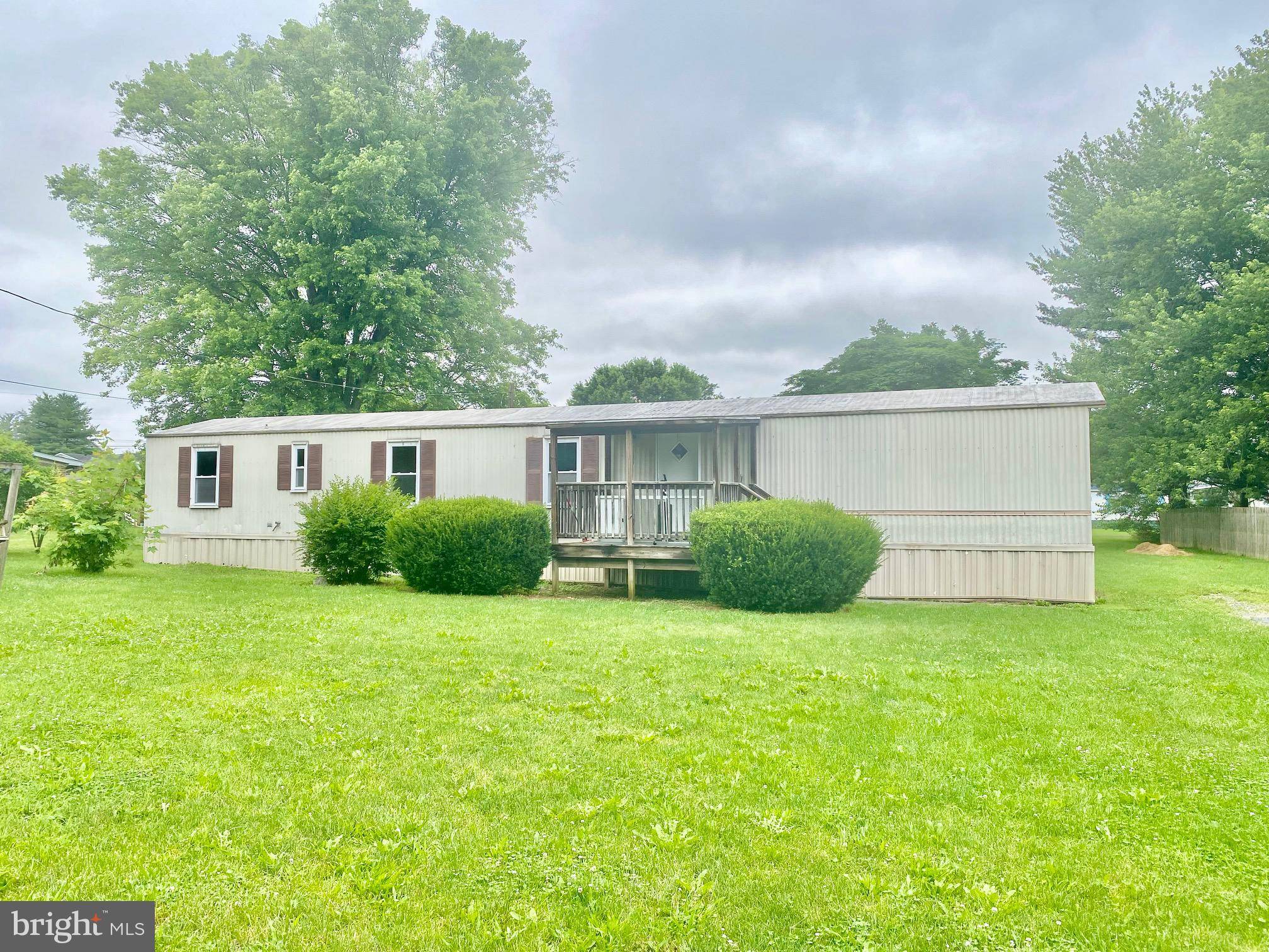 314 HENSHAW RD, Bunker Hill, WV 25413