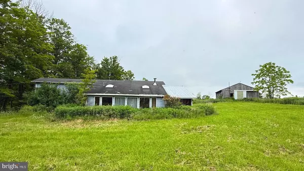 1777 LAMB RD, Thompson, PA 18465