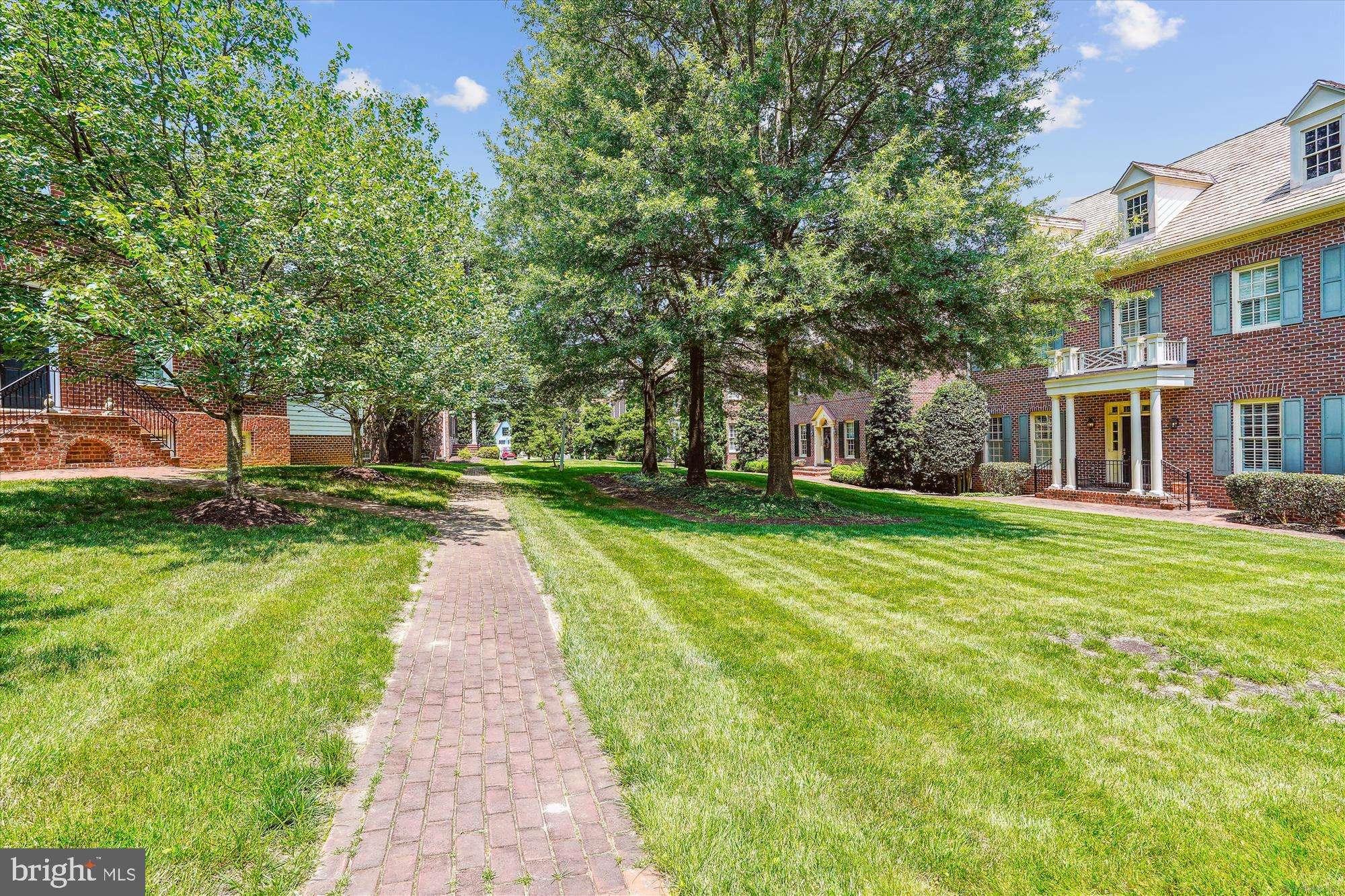 Vienna, VA 22181,9858 PALACE GREEN WAY