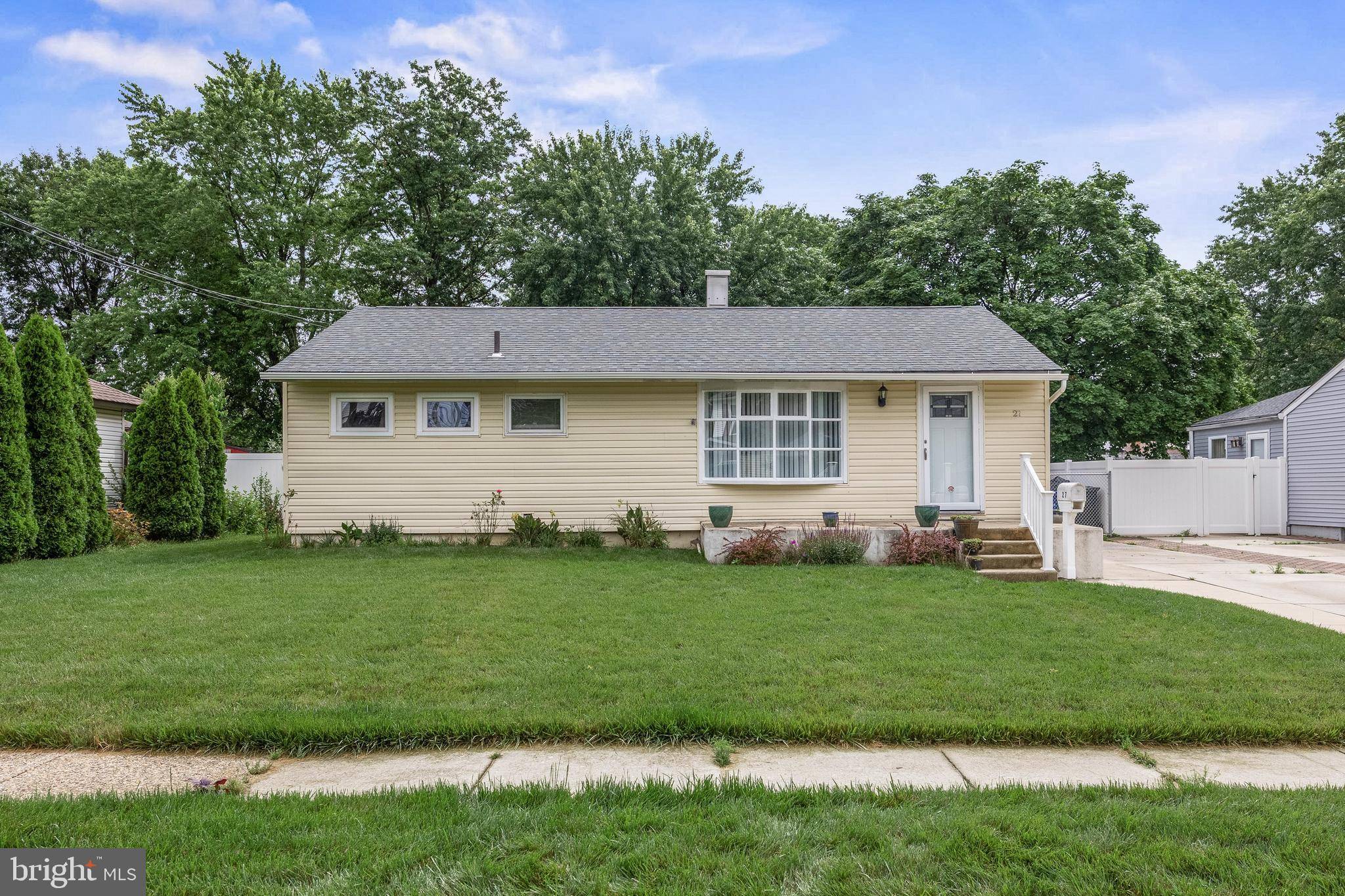 27 ROCKLAND TER, Lumberton, NJ 08048