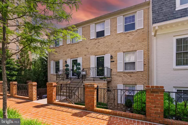 Washington, DC 20016,3259 SUTTON PL NW #D