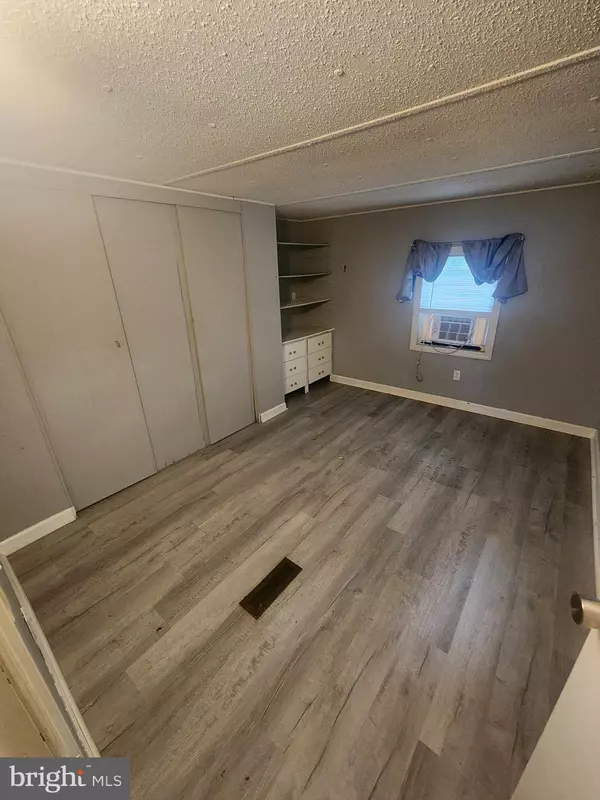 Williamstown, NJ 08094,214 KENNEDY AVE