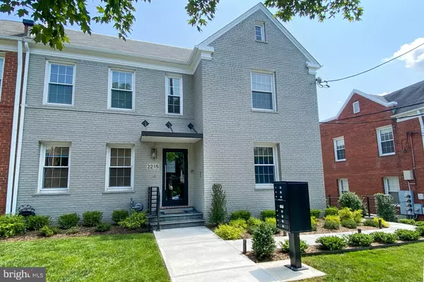 2215 40TH ST NW #4, Washington, DC 20007
