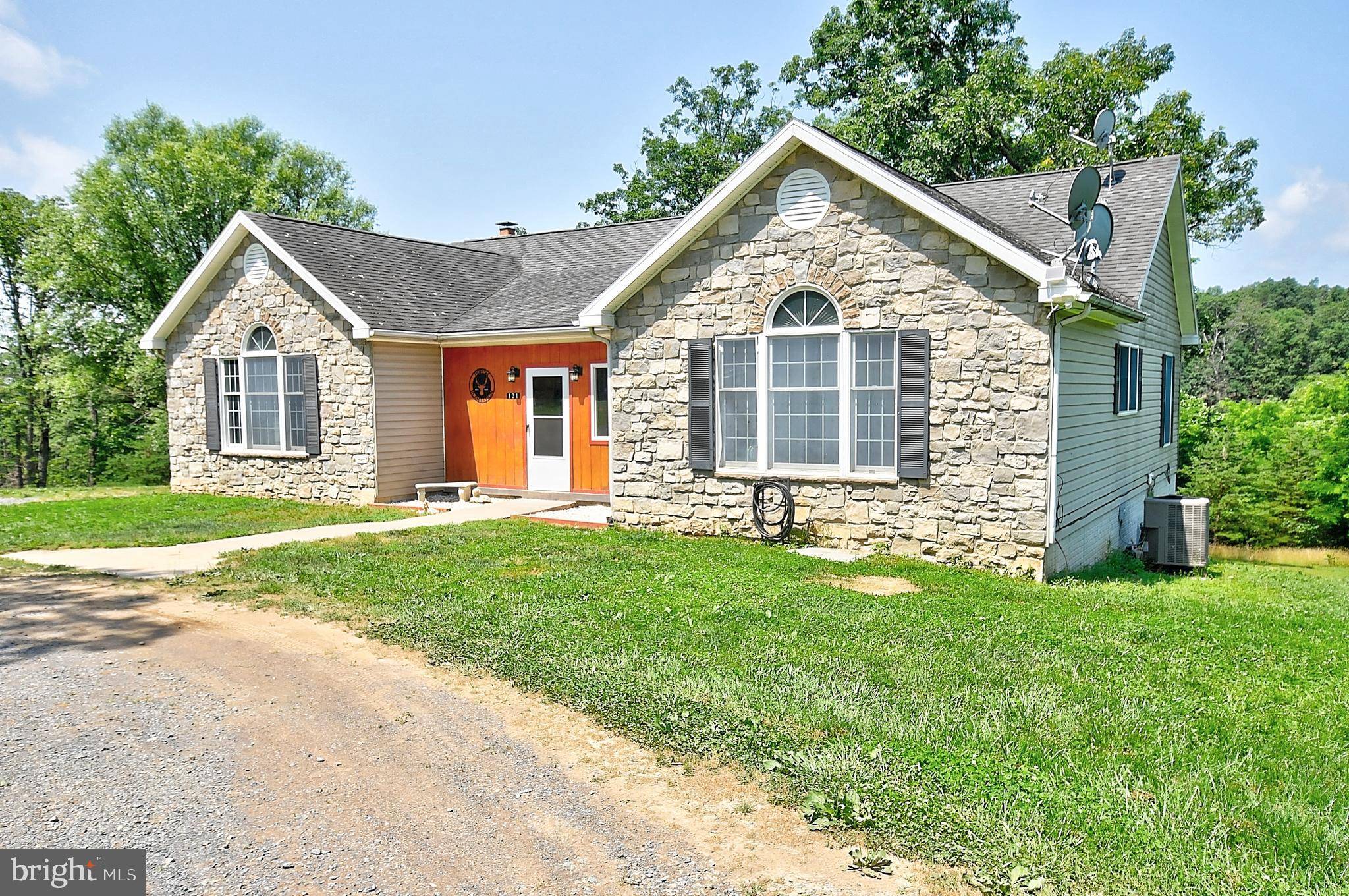121 SWEETBRIAR LN, Winchester, VA 22603
