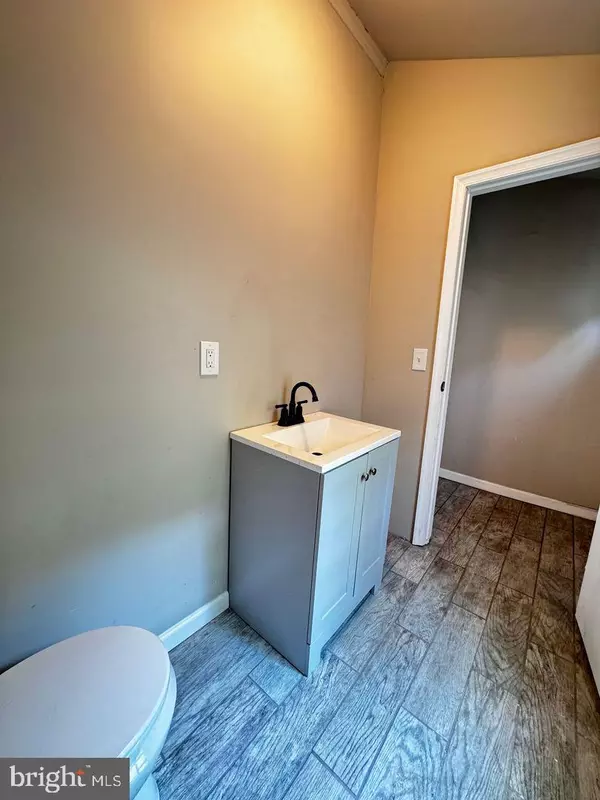 Philadelphia, PA 19132,2416 N HOLLYWOOD ST