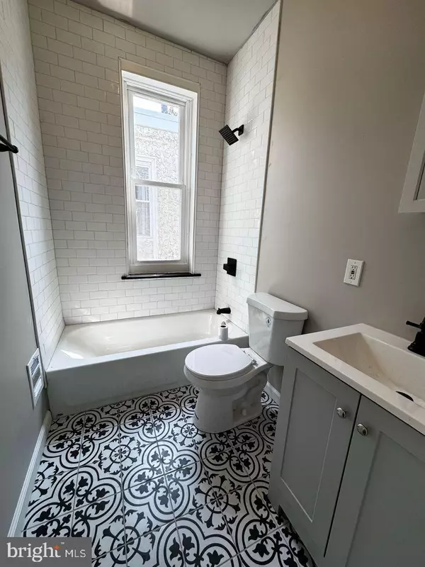 Philadelphia, PA 19132,2416 N HOLLYWOOD ST