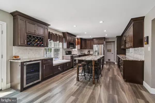 Williamstown, NJ 08094,1544 WHISPERING WOODS DR
