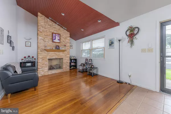 Westville, NJ 08093,1104 STATE RD