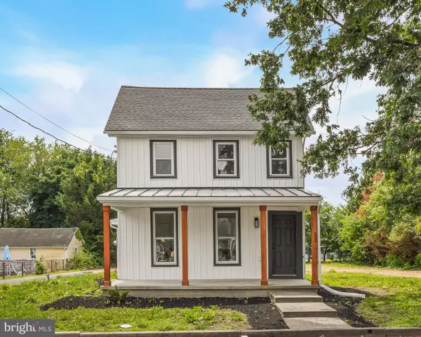 33 MAIN ST, Pilesgrove, NJ 08098
