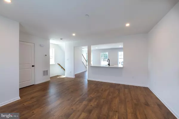 Emmaus, PA 18049,560 LONG ST #4
