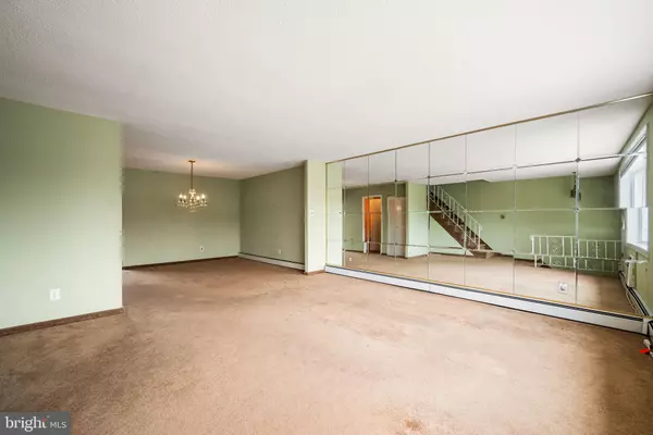 Philadelphia, PA 19114,3202 THORNBROOK PL