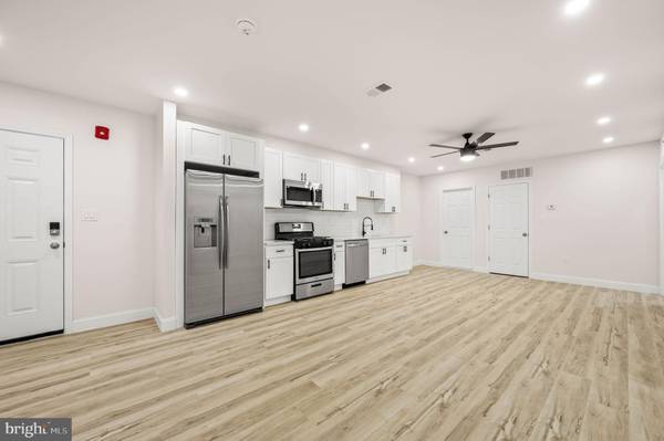 Philadelphia, PA 19123,437-39 W GIRARD AVE #4