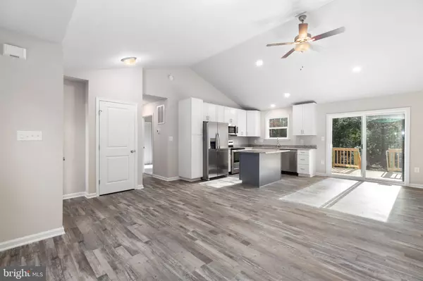 Colonial Beach, VA 22443,916 LAKEVIEW DR