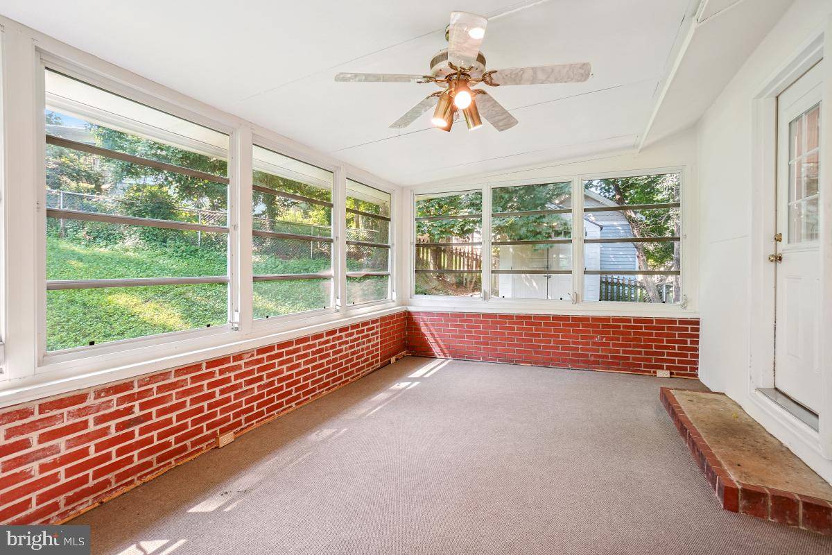 Rockville, MD 20852,404 HULL PL