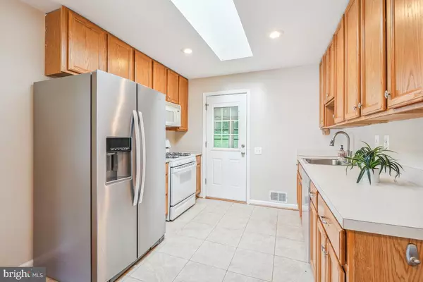 Rockville, MD 20852,404 HULL PL