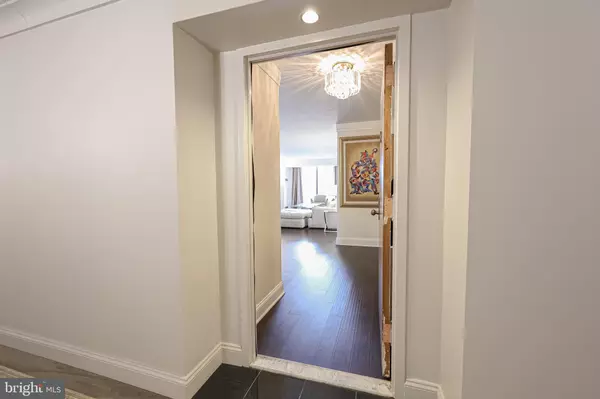 Mclean, VA 22102,1800 OLD MEADOW RD #804