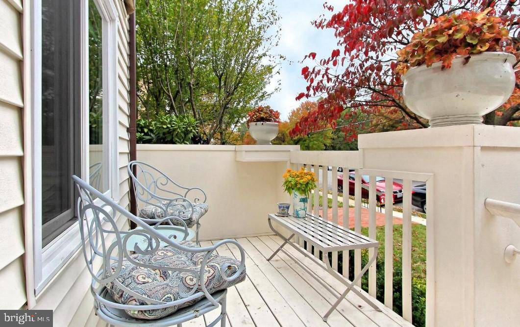 Arlington, VA 22204,935 S TAYLOR ST