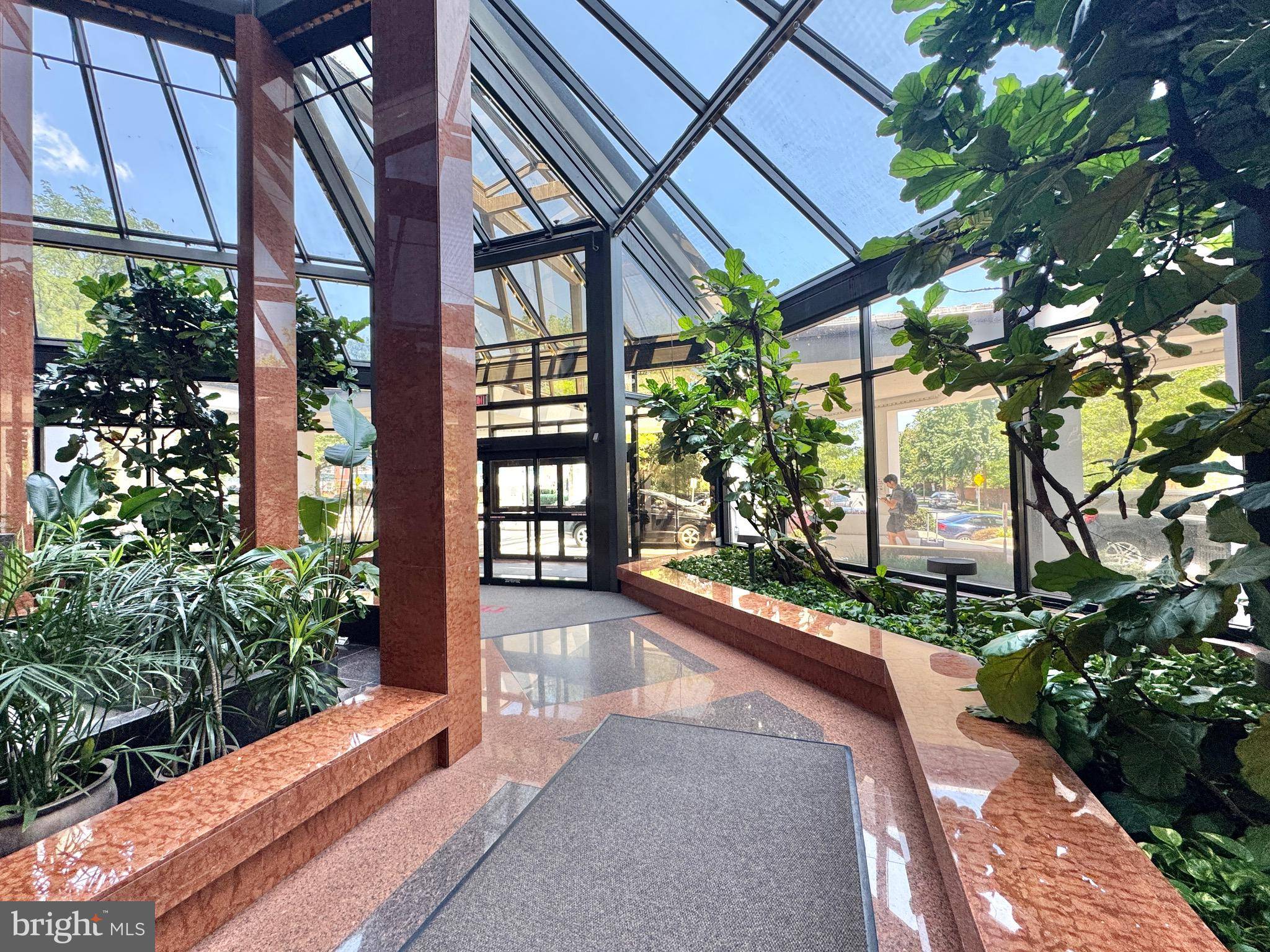Arlington, VA 22209,1530 KEY BLVD #827
