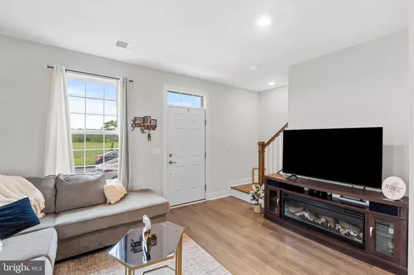 Bensalem, PA 19020,204A DOCK ST