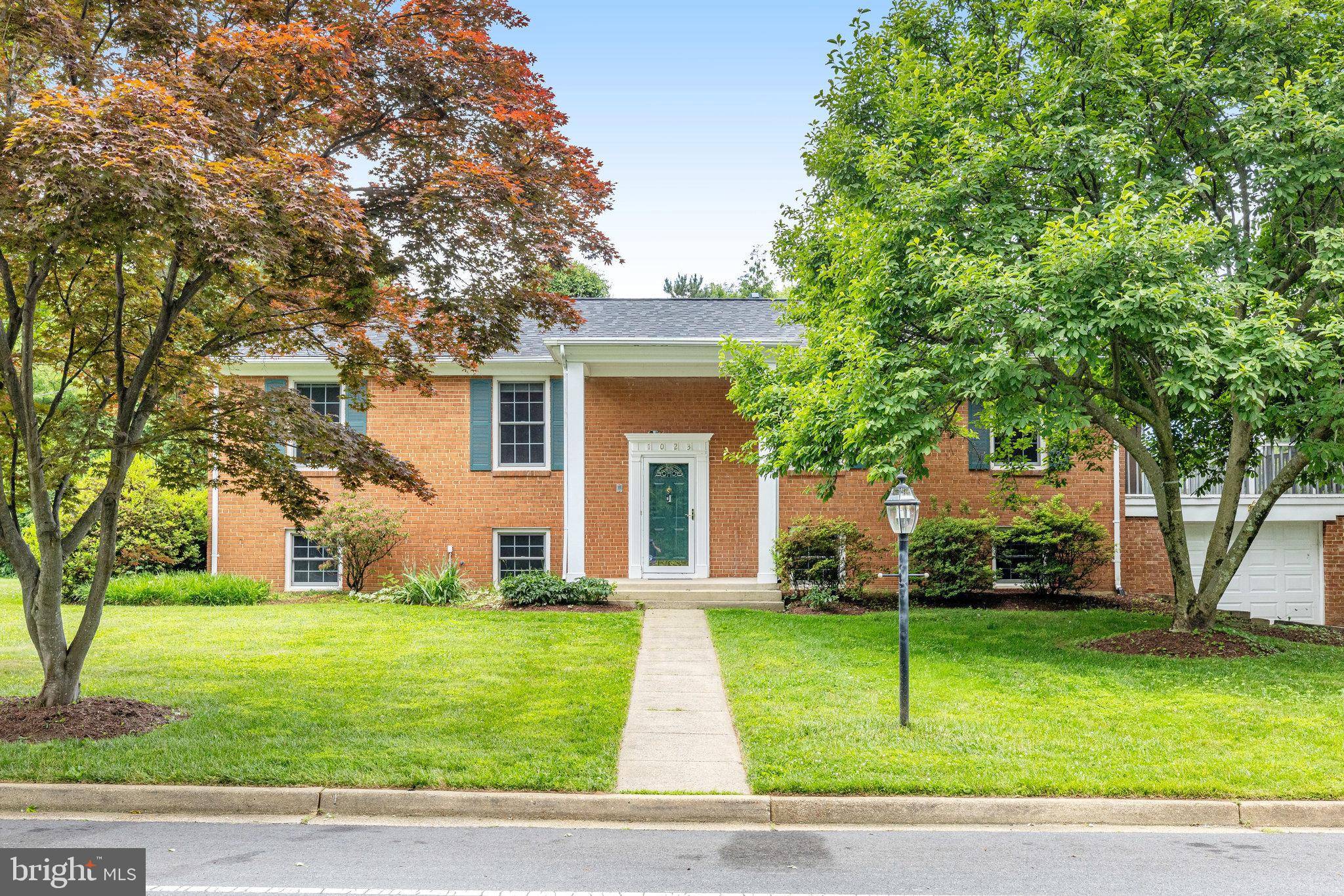 Vienna, VA 22180,1023 WESTBRIAR DR NE