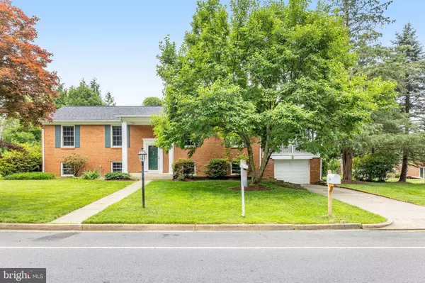 Vienna, VA 22180,1023 WESTBRIAR DR NE