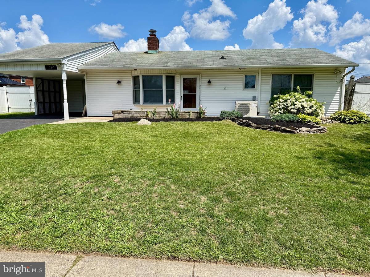 Levittown, PA 19054,237 LAKESIDE DR #N