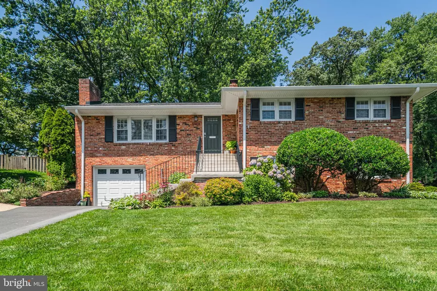 5904 BUSH HILL DR, Alexandria, VA 22310