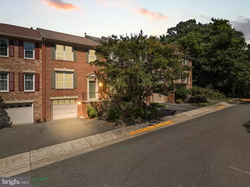 5929 WOODFIELD ESTATES DR, Alexandria, VA 22310