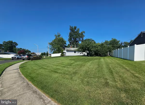 Levittown, PA 19057,72 BASSWOOD RD