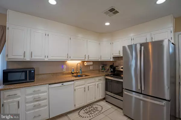Levittown, PA 19057,72 BASSWOOD RD