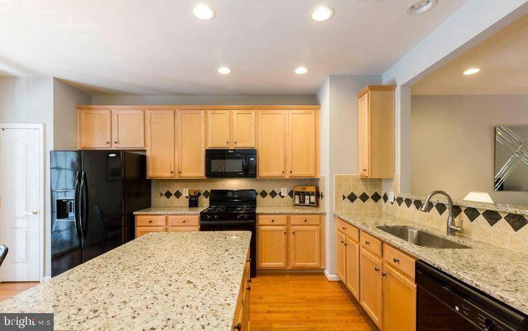 Alexandria, VA 22315,6945 ROLLING CREEK WAY