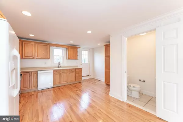 Philadelphia, PA 19130,910 N LECOUNT ST