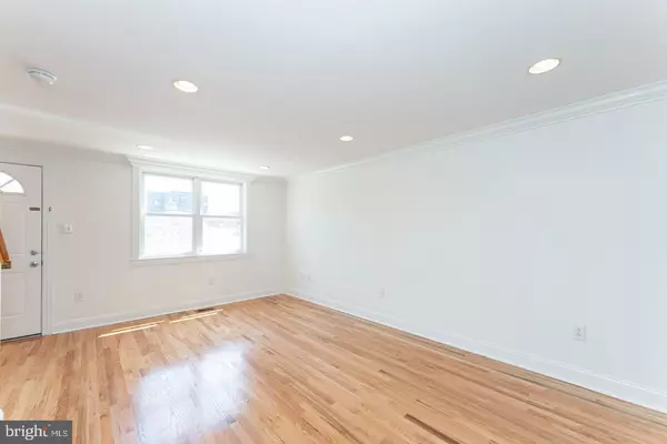 Philadelphia, PA 19130,910 N LECOUNT ST