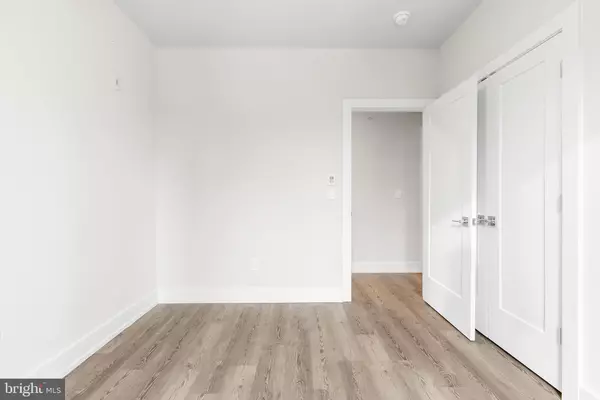 Philadelphia, PA 19106,214 VINE ST #305