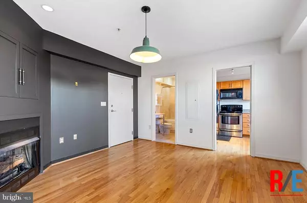 Alexandria, VA 22314,815 KING ST #4E