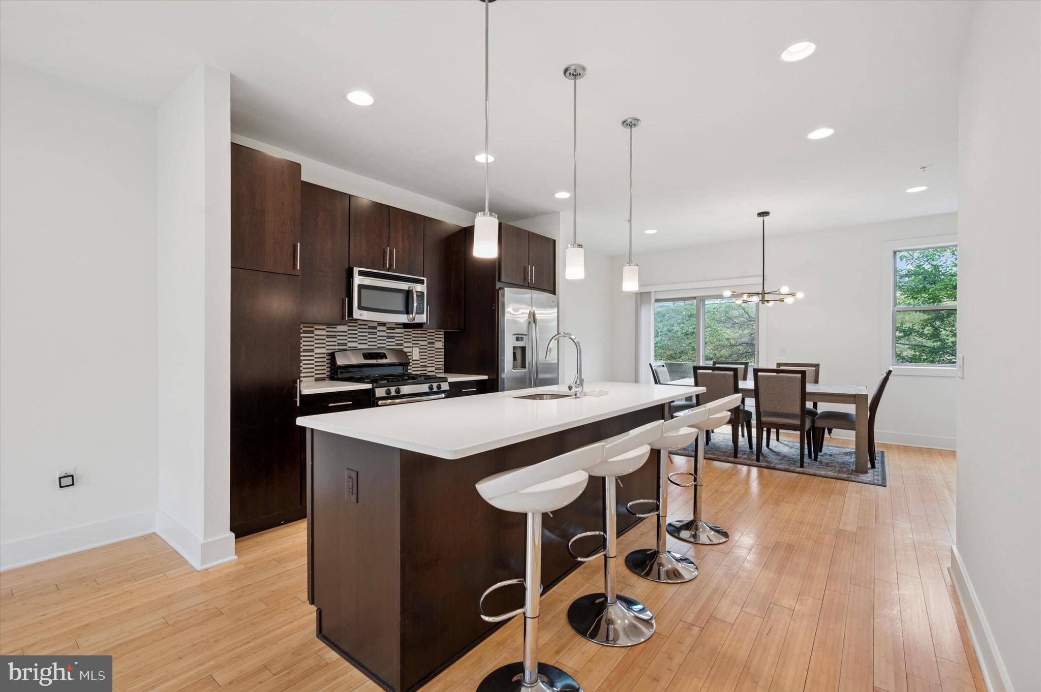 Philadelphia, PA 19123,914 N FRONT ST