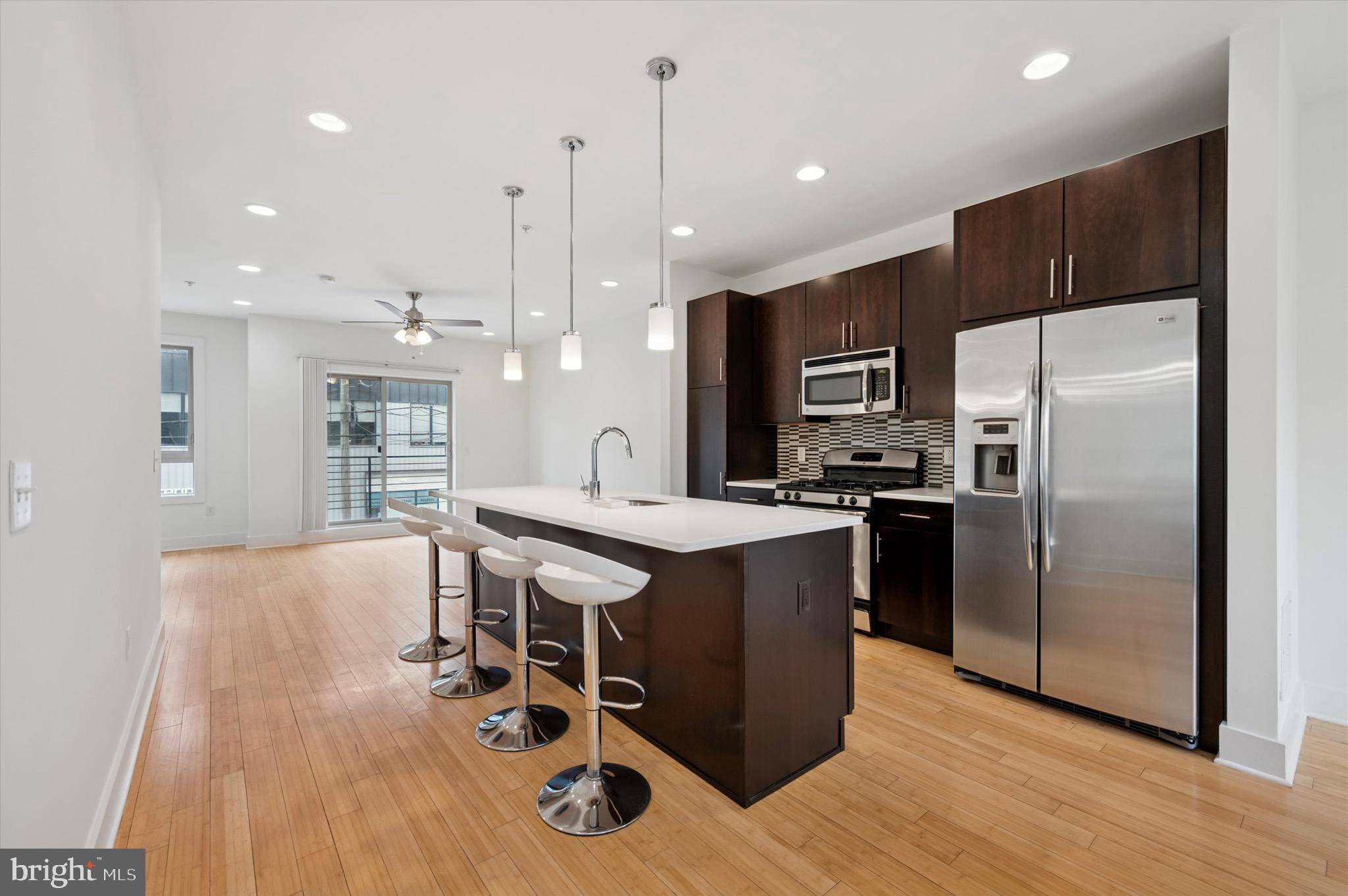 Philadelphia, PA 19123,914 N FRONT ST