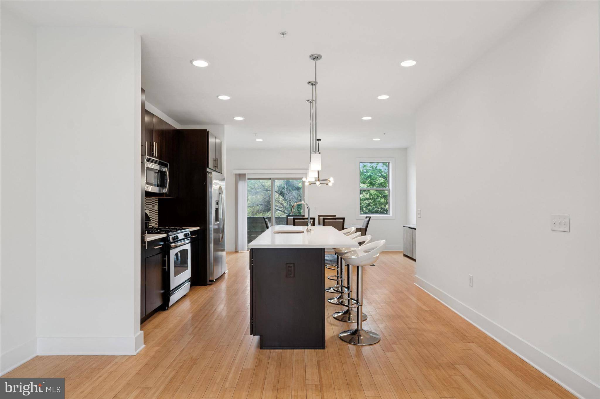 Philadelphia, PA 19123,914 N FRONT ST