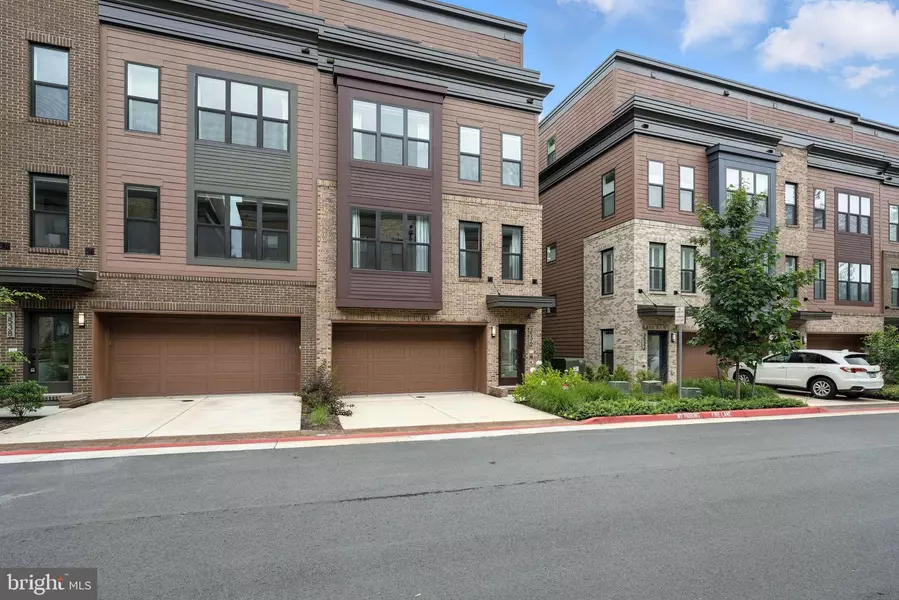 3536 SUTTON HEIGHTS CIR, Fairfax, VA 22031