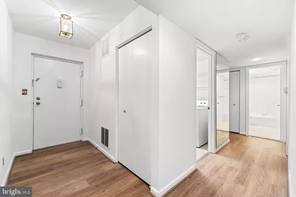 Lutherville Timonium, MD 21093,2 STAPLETON CT #102