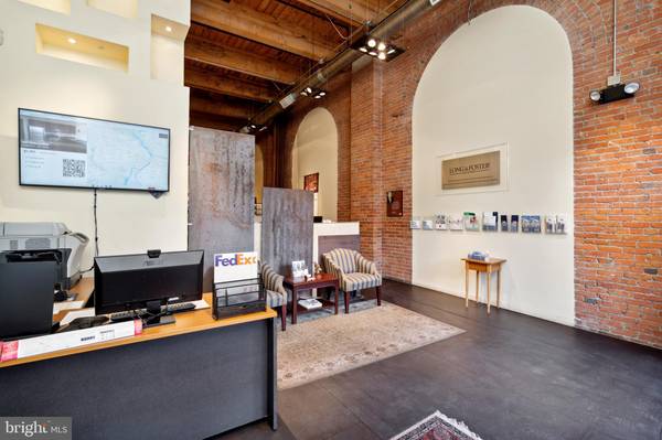 Philadelphia, PA 19106,309-13 ARCH ST #101