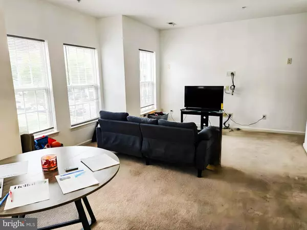 Riverside, NJ 08075,7 FOX CT