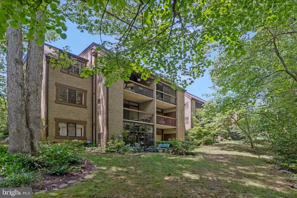 Reston, VA 20190,1665 PARKCREST CIR #301