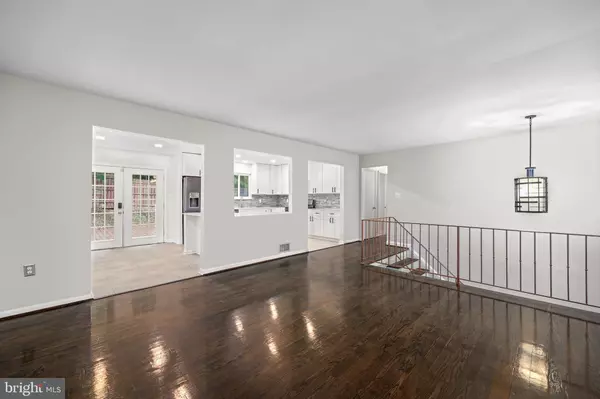 Alexandria, VA 22306,6813 LAMP POST LN